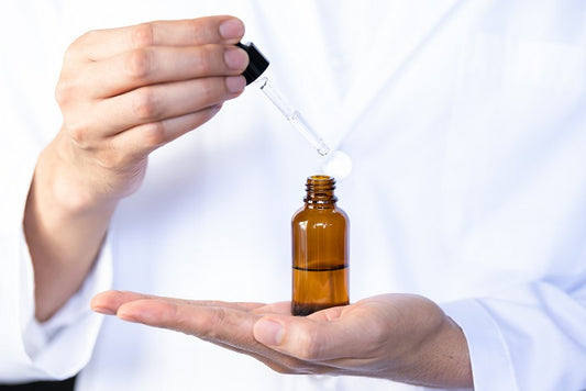 Une utilisation médicale sécuritaire des huiles essentielles pour les soignants et les pharmaciens