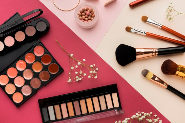 Formation sur la dermocosmétique et le maquillage au comptoir. . Formation en classe virtuelle, en présentielle et e-learning. Coaching des pharmacies